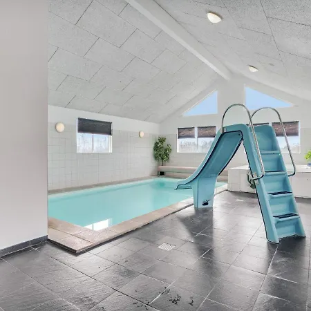 20 Person Holiday In L Kken