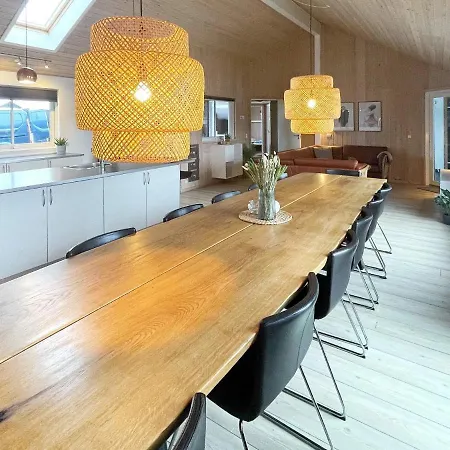 20 Person Holiday In L Kken